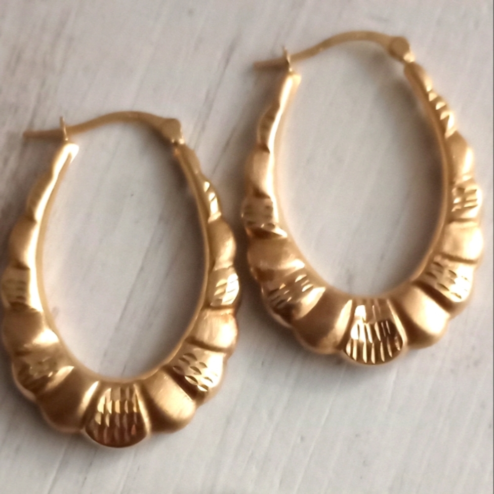 10k Yellow Gold Oval Hoop Earrings